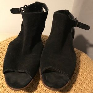 Open-toe and open-heal leather ankle wedges
